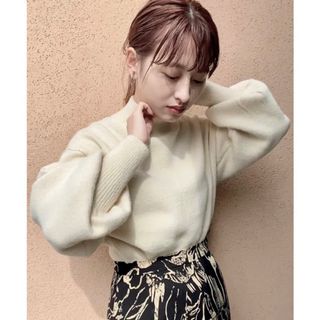 ナチュラルクチュール(natural couture)のショート丈ボリューム袖ハイネックニット(ニット/セーター)