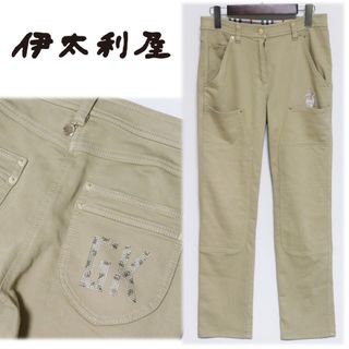 イタリヤ(伊太利屋)の《伊太利屋》新品 金ボタン ウサギちゃん・ロゴ装飾 トレッチパンツ 9(W73)(カジュアルパンツ)