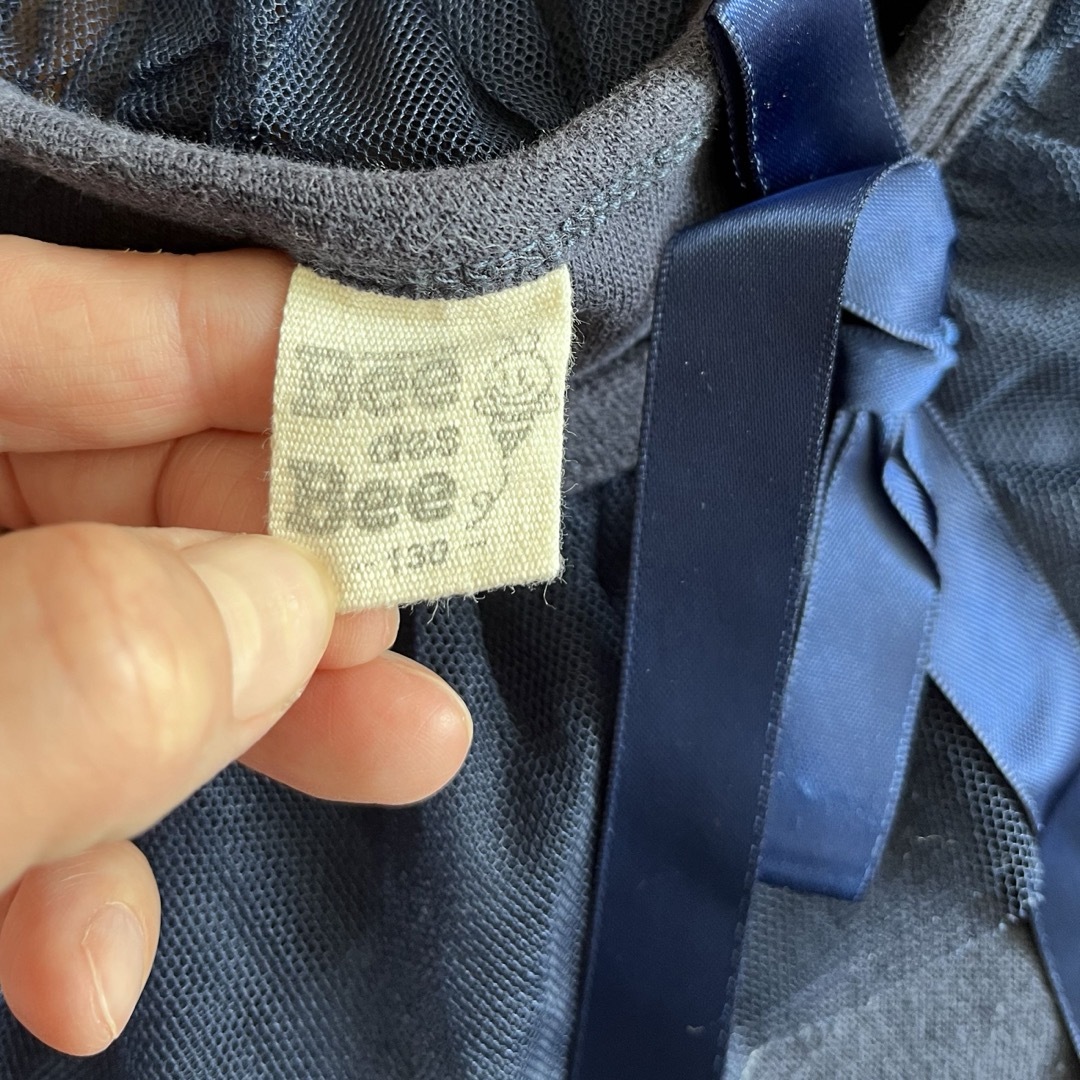 Bee(ビー)のBee des beeビーデスビーのカットソー130ネイビーリボンチュールフリル キッズ/ベビー/マタニティのキッズ服女の子用(90cm~)(Tシャツ/カットソー)の商品写真