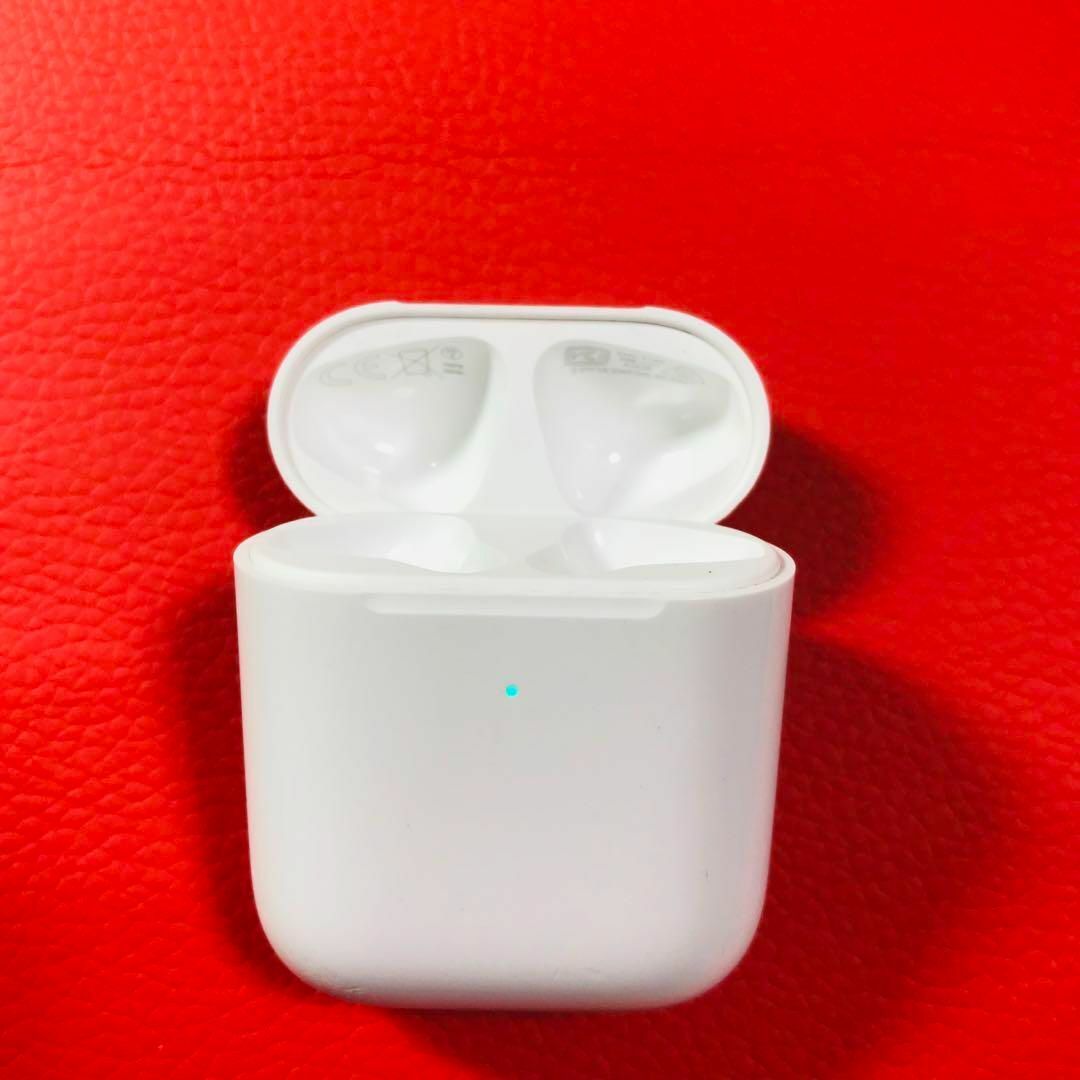 Apple(アップル)のAirPods 充電ケース　本体　第二世代　エアーポッズ　エアポッツ　A1938 スマホ/家電/カメラのオーディオ機器(ヘッドフォン/イヤフォン)の商品写真