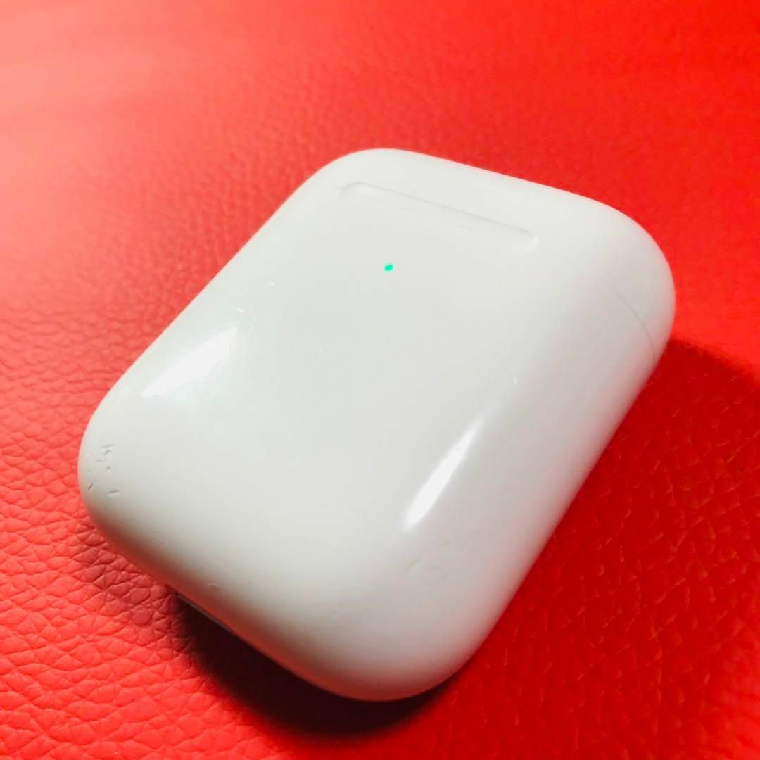 Apple(アップル)のAirPods 充電ケース　本体　第二世代　エアーポッズ　エアポッツ　A1938 スマホ/家電/カメラのオーディオ機器(ヘッドフォン/イヤフォン)の商品写真