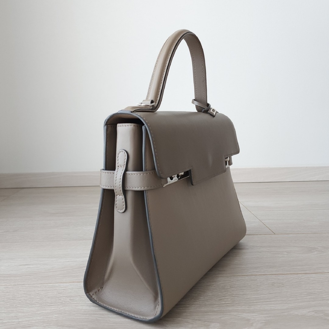 DELVAUX(デルヴォー)の美品【デルボー】タンペート　MM    トップハンドル　ハンドバッグ レディースのバッグ(ハンドバッグ)の商品写真