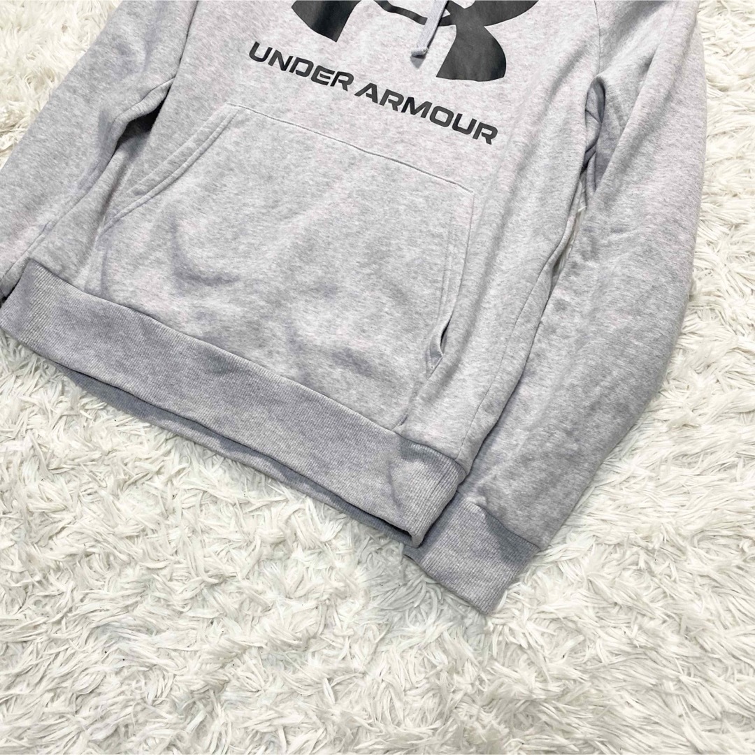 UNDER ARMOUR(アンダーアーマー)のUNDER ARMOUR パーカー　グレー　センターロゴ　胸ロゴ　デカロゴ　M メンズのトップス(パーカー)の商品写真