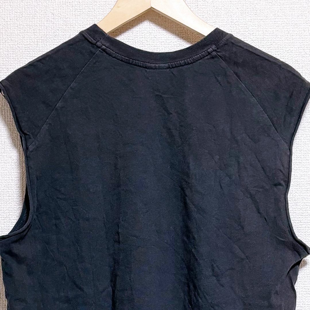 moussy(マウジー)のMOUSSY マウジー　カットソー　袖なし　チャコール　グレー　プリント　シャツ レディースのトップス(Tシャツ(半袖/袖なし))の商品写真