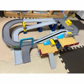 タカラトミー(Takara Tomy)のトミカ　アクション高速どうろ(電車のおもちゃ/車)