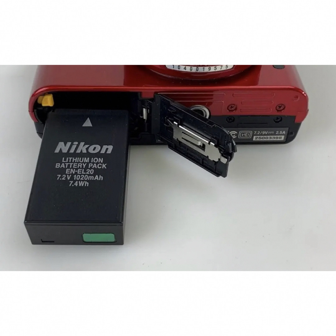 Nikon(ニコン)のNikon ミラーレス一眼カメラ  NIKON 1 J1 ズームレンズキット R スマホ/家電/カメラのカメラ(ミラーレス一眼)の商品写真