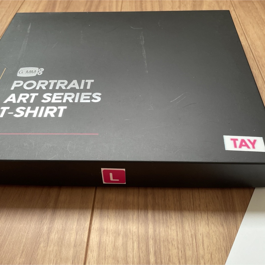 TAY  PORTRAIT ART SERIES T-SHIRT  Lサイズ エンタメ/ホビーのタレントグッズ(その他)の商品写真