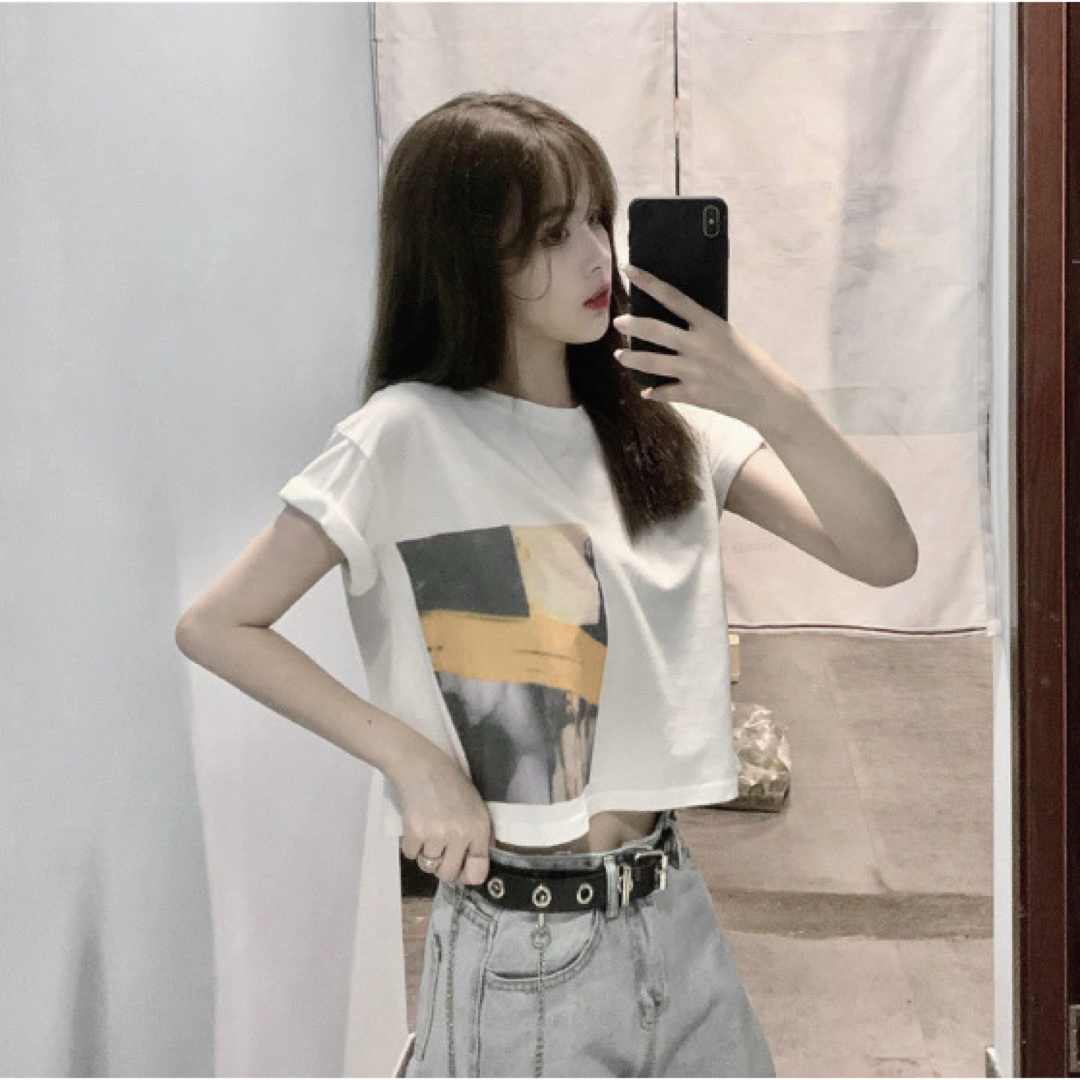 新品未使用 Lサイズ トレンド Tシャツ ストリートカルチャー ホワイト 女性 レディースのトップス(Tシャツ(半袖/袖なし))の商品写真