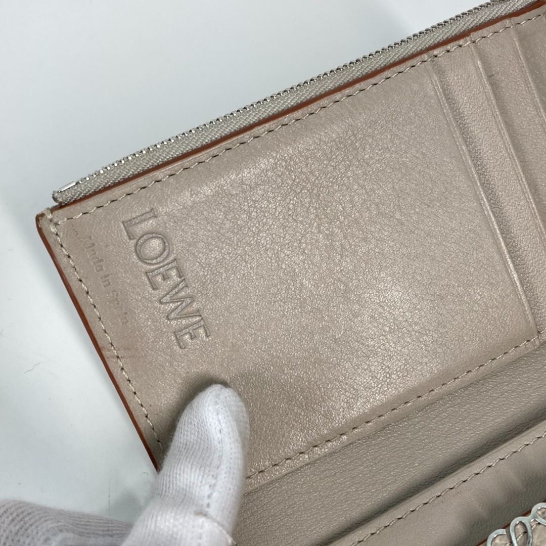 LOEWE(ロエベ)のロエベ LOEWE アナグラム トライフォールド ウォレット C821S33X01 コンパクトウォレット 3つ折り財布 レザー ライトゴースト ベージュ レディースのファッション小物(財布)の商品写真