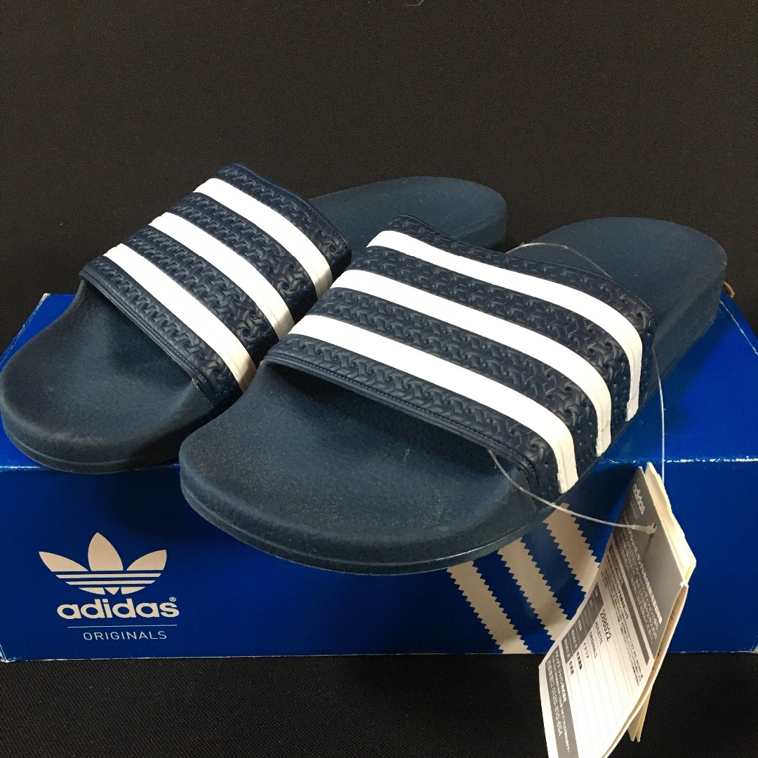 adidas(アディダス)の新品 23.5 アディダス アディレッタ】adidas ADILETTE  レディースの靴/シューズ(サンダル)の商品写真