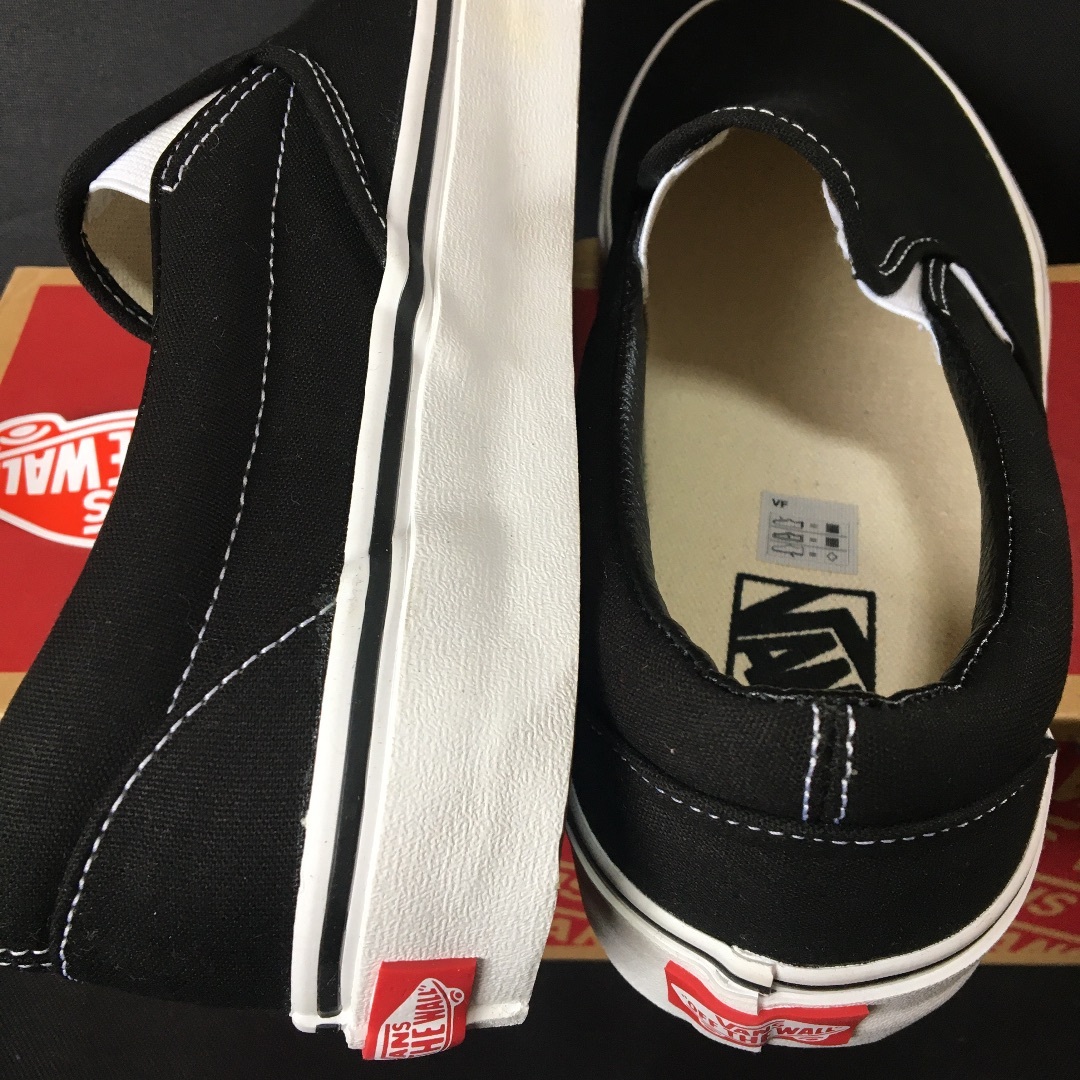 US VANS(ユーエスヴァンズ)の新品 27 VANS Classic Slip-on US企画 メンズの靴/シューズ(スニーカー)の商品写真