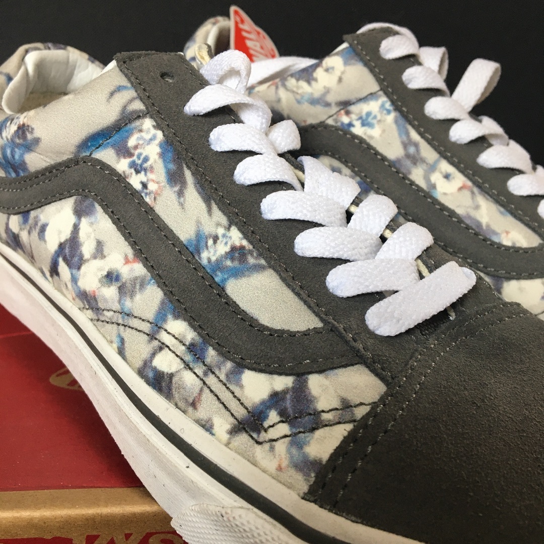 OLD SKOOL（VANS）(オールドスクール)の新品 24.5 VANS Old Skool US企画 フローラル レディースの靴/シューズ(スニーカー)の商品写真