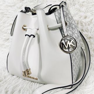 Michael Kors - 【極美品】マイケルコース　ショルダーバッグ　巾着　MK柄　チャーム付　斜め掛け