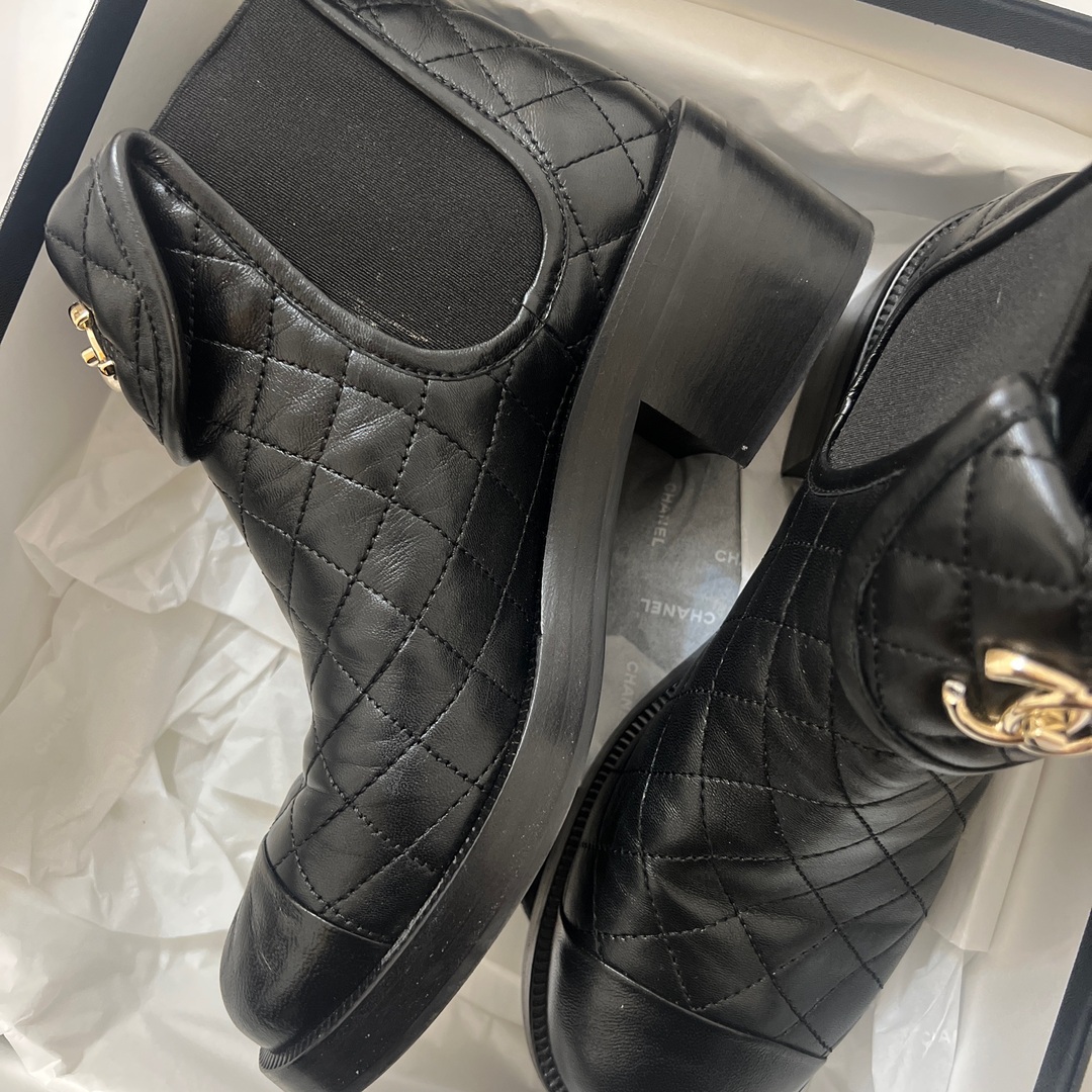CHANEL - 【CHANEL】ココマークショートブーツ 【最終値下げ】の CHANEL - 【CHANEL】ココマークショートブーツ 【最終値下げ】の
