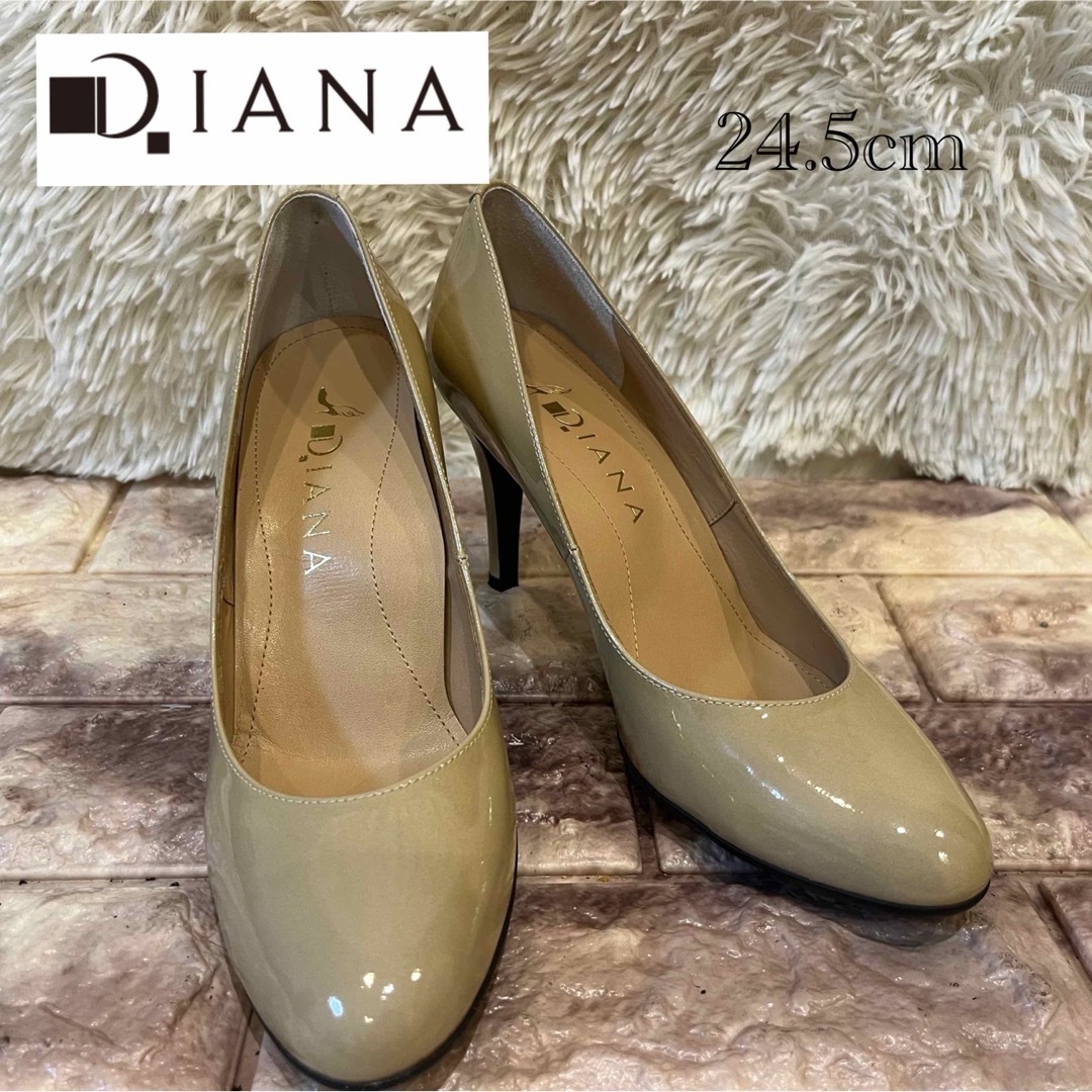 DIANA(ダイアナ)の新品同様　ダイアナ　エナメル　パンプス　24.5cm レディースの靴/シューズ(ハイヒール/パンプス)の商品写真