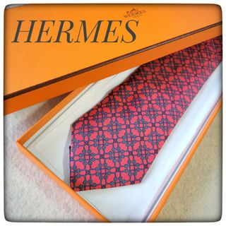 エルメス(Hermes)の美品【HERMES エルメス 】ネクタイ 総柄 レッド系 シルク100%(ネクタイ)