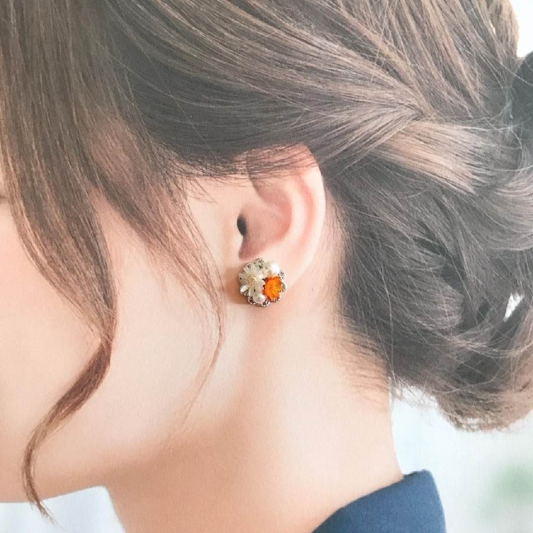 No.140　元気なオレンジ　本物のお花のピアス　イヤリング ハンドメイドのアクセサリー(ピアス)の商品写真