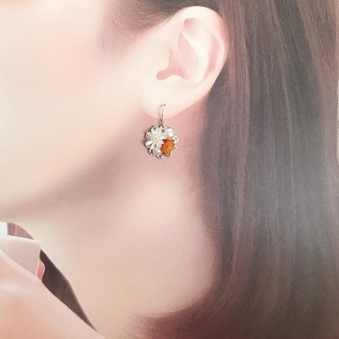 No.140　元気なオレンジ　本物のお花のピアス　イヤリング ハンドメイドのアクセサリー(ピアス)の商品写真