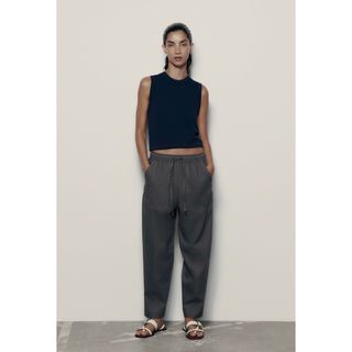 ザラ(ZARA)の新品　ZARA リネンブレンド　キャロットフィット　イージーパンツ　ダークグレー(カジュアルパンツ)