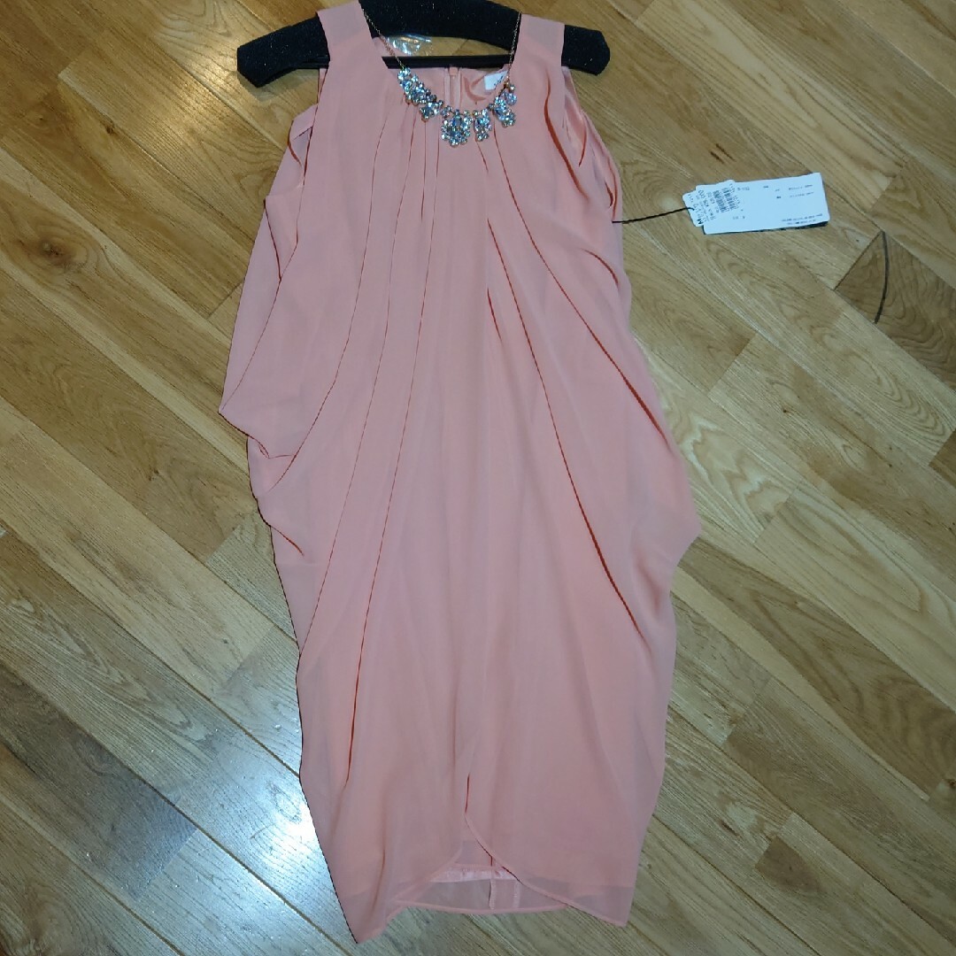 新品タグつき★パーティドレス　ネックレスつき　ピンク レディースのフォーマル/ドレス(ミディアムドレス)の商品写真