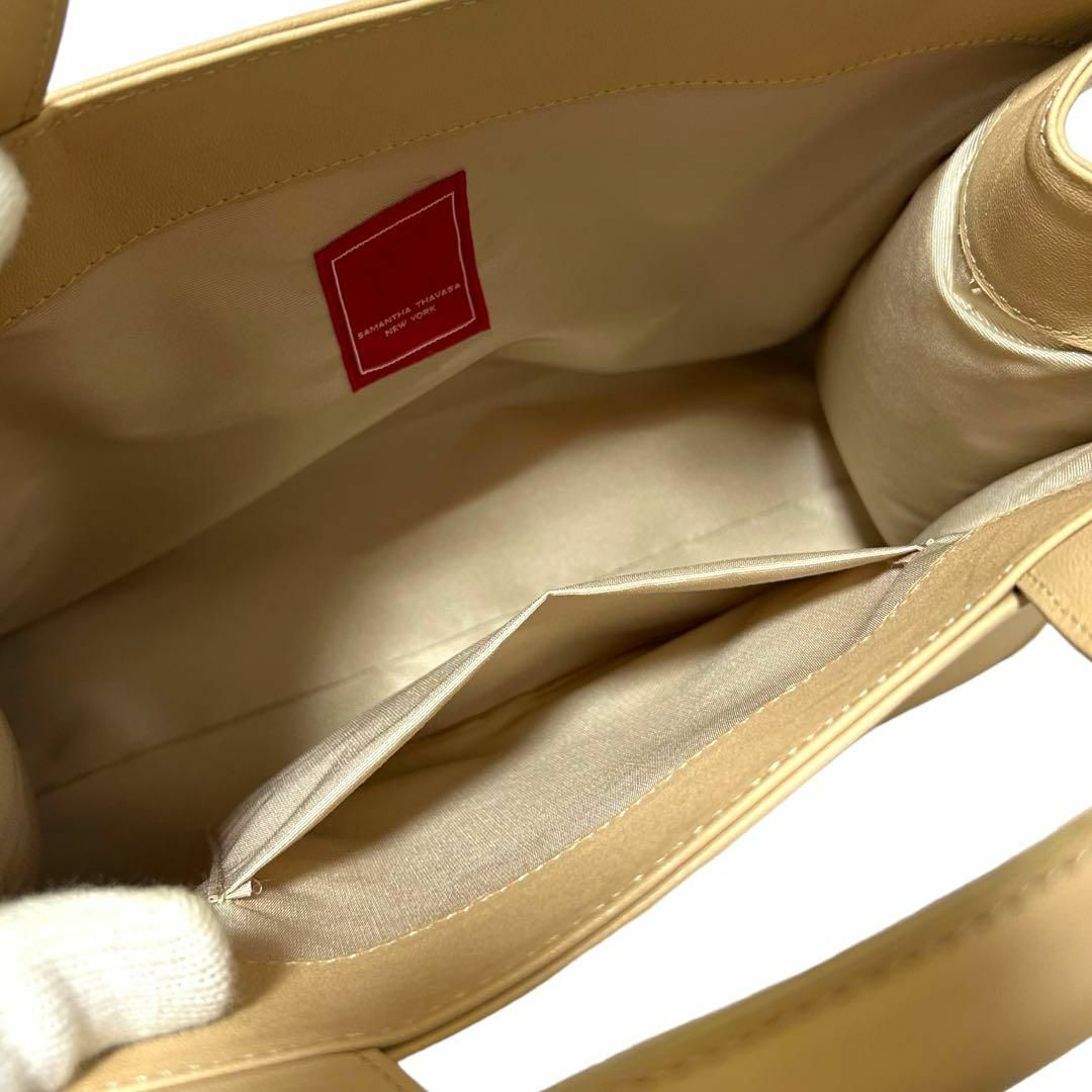 Samantha Thavasa(サマンサタバサ)の美品 サマンサタバサ　ハンドバッグ　ベージュ　ロゴ金具　ゴールド レディースのバッグ(ハンドバッグ)の商品写真