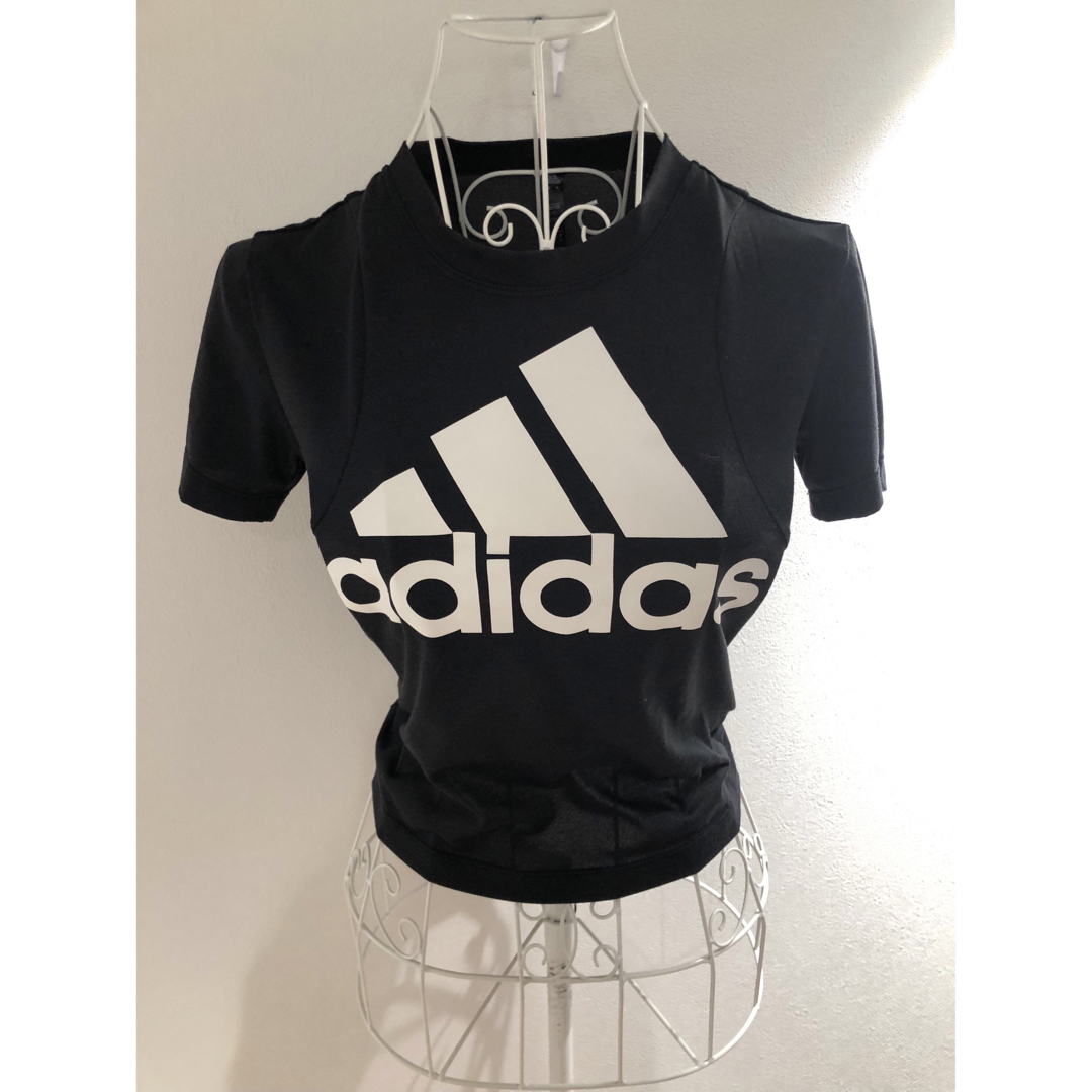 adidas(アディダス)のadidas  ロゴ　トップス レディースのトップス(Tシャツ(半袖/袖なし))の商品写真