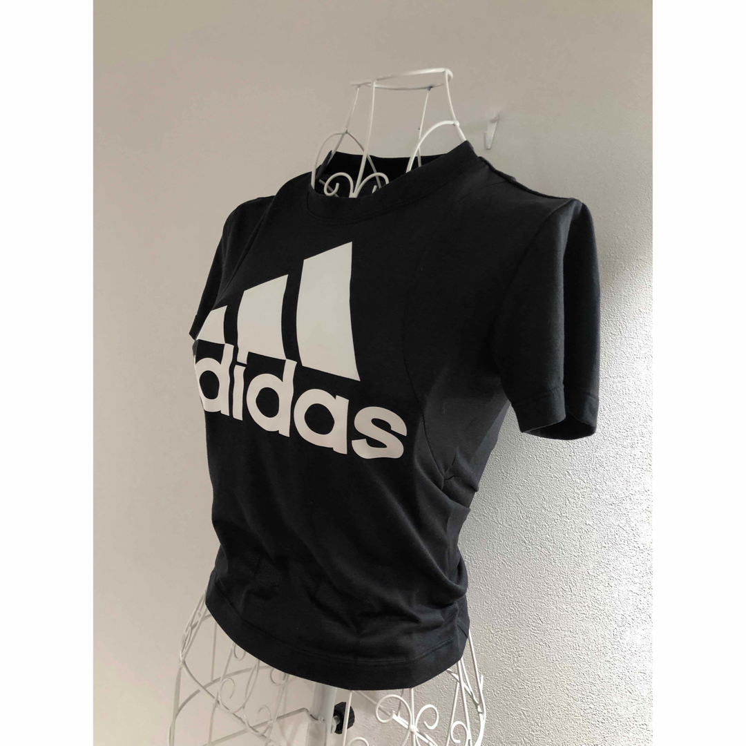 adidas(アディダス)のadidas  ロゴ　トップス レディースのトップス(Tシャツ(半袖/袖なし))の商品写真