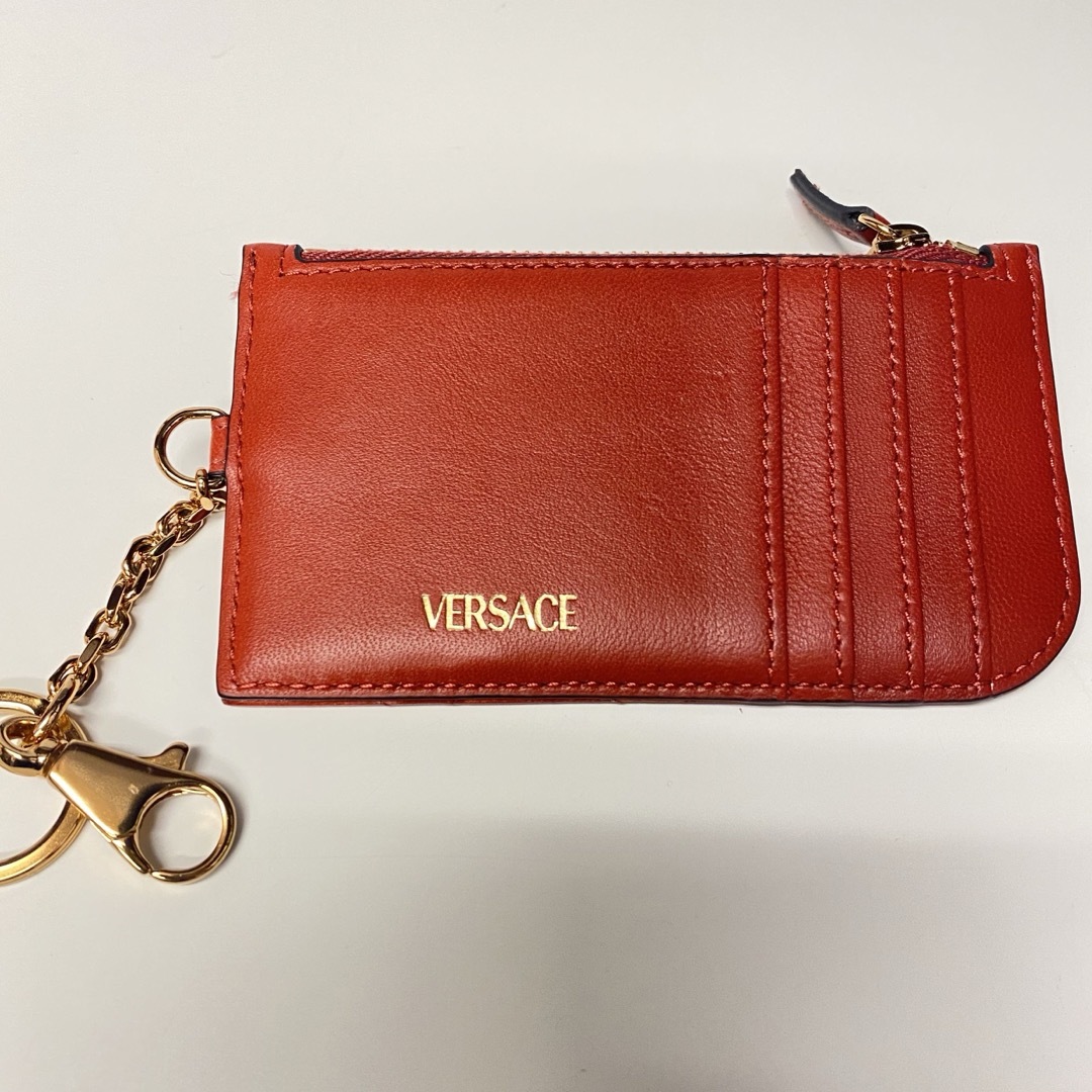 VERSACE(ヴェルサーチ)の新品　2024新作　ヴェルサーチ カードパスケース 小銭入れ付　レザー　箱 レディースのファッション小物(コインケース)の商品写真