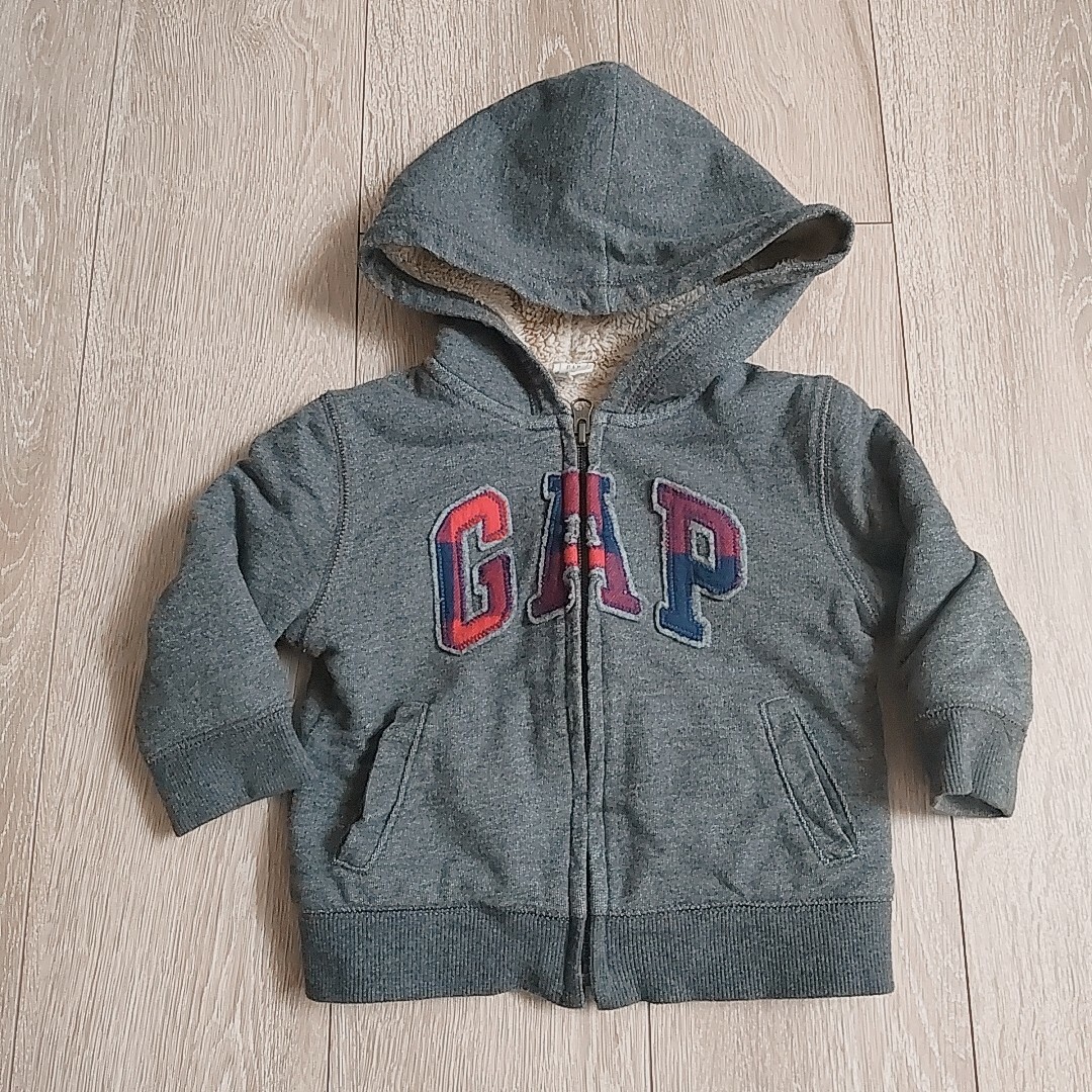 babyGAP(ベビーギャップ)の裏ボアパーカー　80cm キッズ/ベビー/マタニティのベビー服(~85cm)(ジャケット/コート)の商品写真