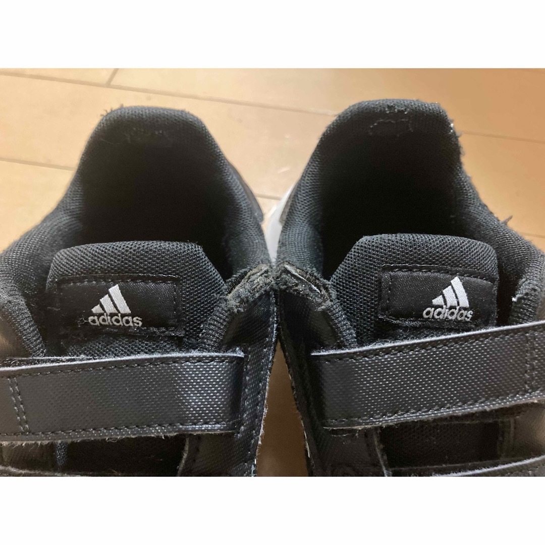 adidas(アディダス)のadidas アディダス ユニセックス ベルクロ スニーカー 21.5cm  キッズ/ベビー/マタニティのキッズ靴/シューズ(15cm~)(スニーカー)の商品写真