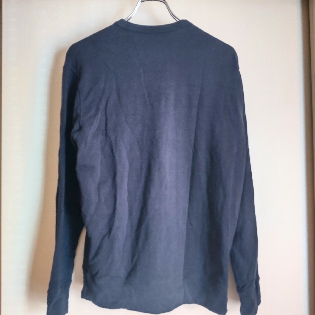 UNIQLO(ユニクロ)のユニクロ クルーネック長袖Tシャツ カットソー 無地 ネイビー シンプル メンズのトップス(Tシャツ/カットソー(七分/長袖))の商品写真