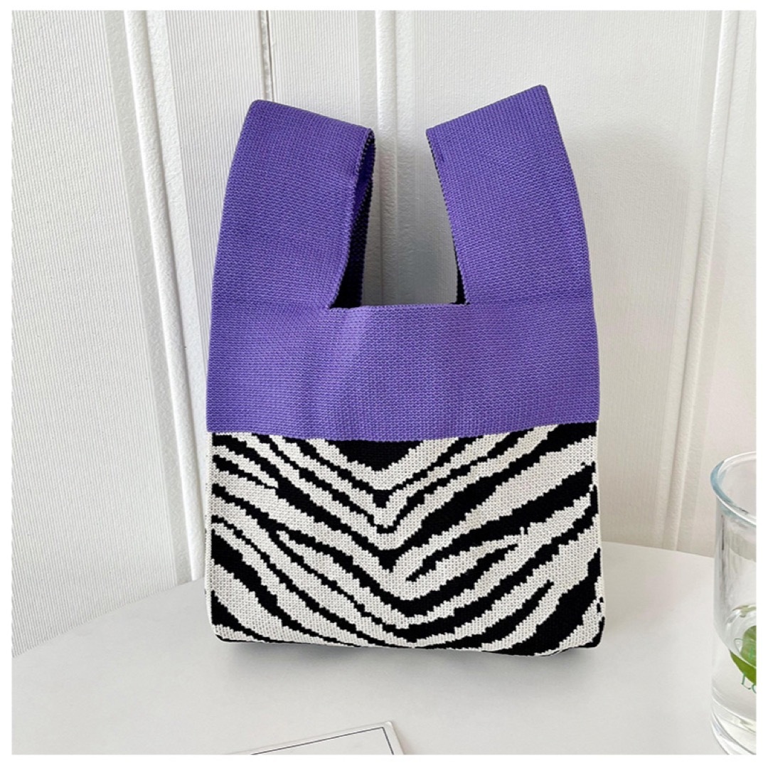 バッグ　ミニバッグ　ゼブラ柄　韓国　ニットトート　ミニニット　紫　パープルギャル レディースのバッグ(ハンドバッグ)の商品写真