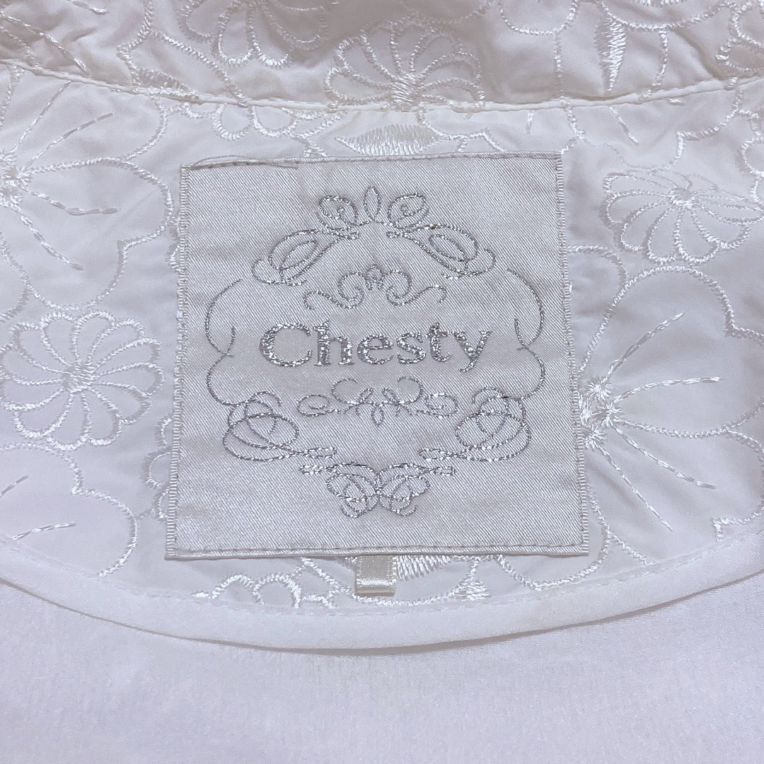 Chesty(チェスティ)の【美品】チェスティ ブルゾン アウター フラワーライトジャケット Chesty レディースのジャケット/アウター(ブルゾン)の商品写真