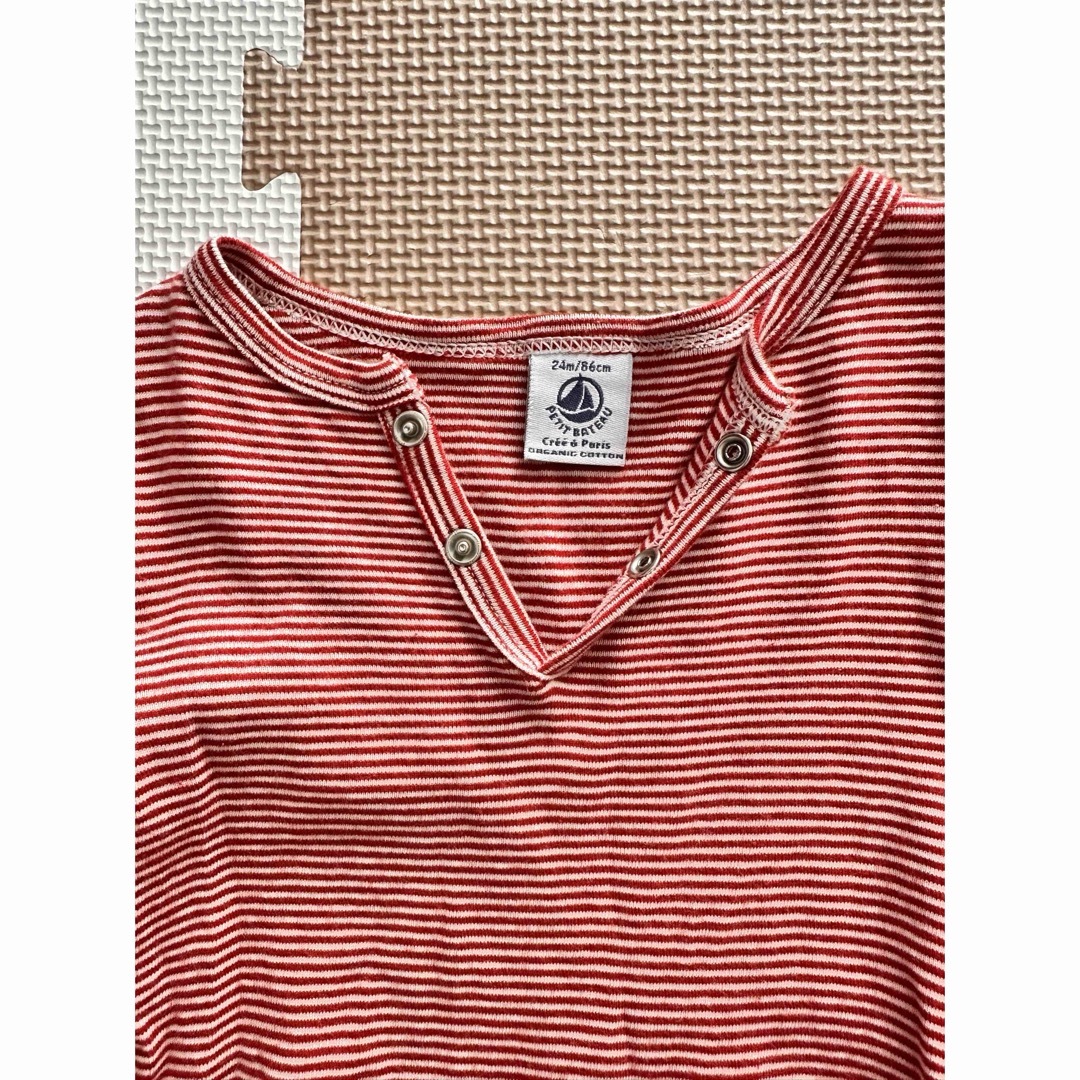 PETIT BATEAU(プチバトー)のプチバトー赤ボーダーロンパース キッズ/ベビー/マタニティのベビー服(~85cm)(ロンパース)の商品写真