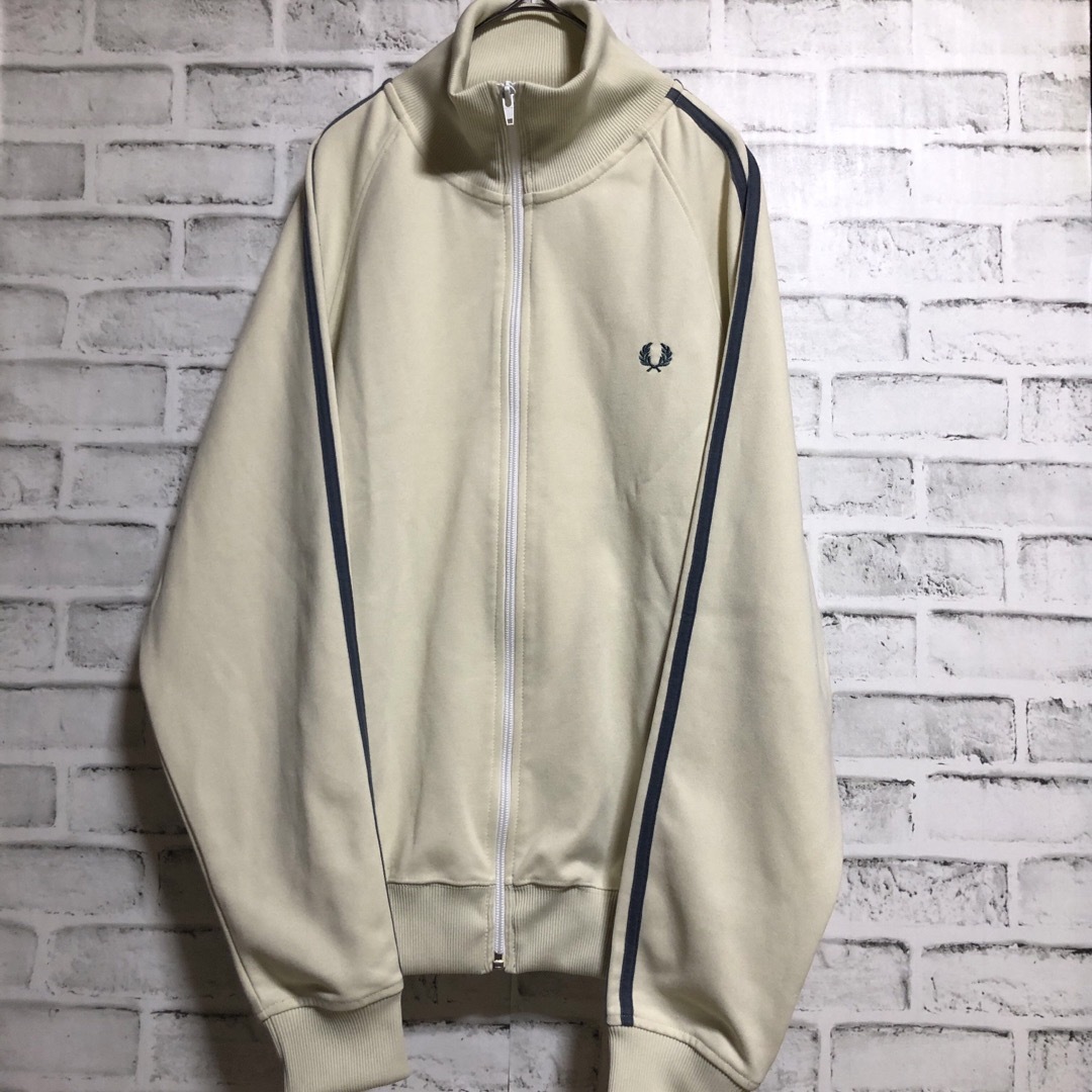 Fred Perry⭐️トラックジャケット S 緑刺繍月桂樹 ベージュ Fred Perry⭐️トラックジャケット S 緑刺繍月桂樹 ベージュ