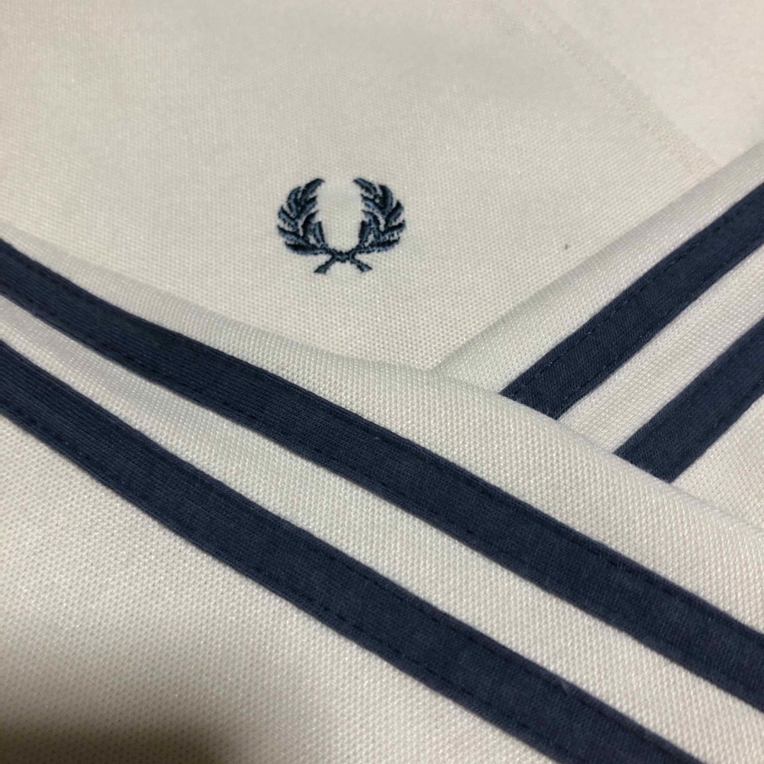 Fred Perry⭐️トラックジャケット S 緑刺繍月桂樹 ベージュ Fred Perry⭐️トラックジャケット S 緑刺繍月桂樹 ベージュ