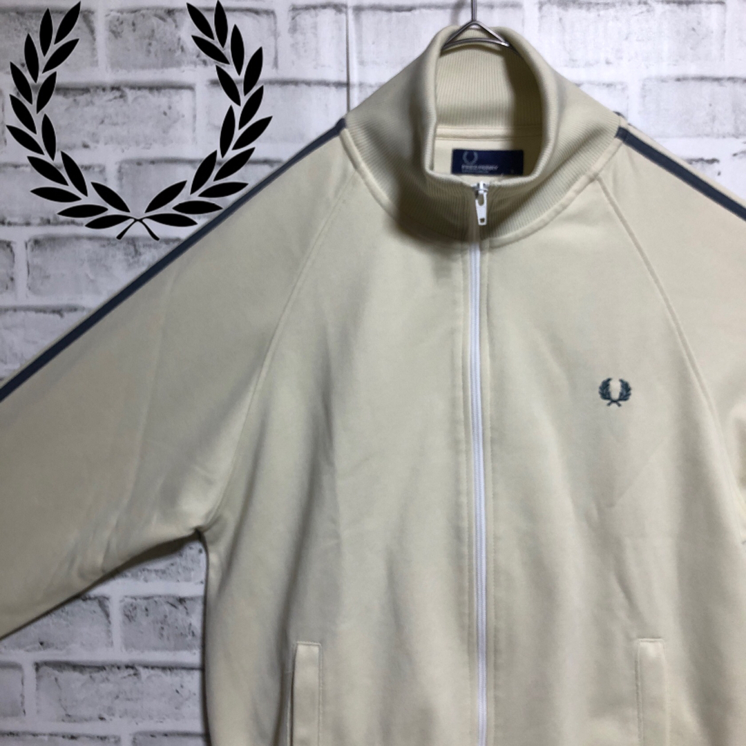 Fred Perry⭐️トラックジャケット S 緑刺繍月桂樹 ベージュ Fred Perry⭐️トラックジャケット S 緑刺繍月桂樹 ベージュ