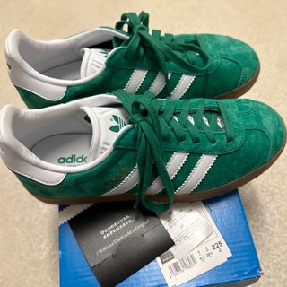 アディダス(adidas)のadidas gazelle  ガゼル グリーン 22.5(スニーカー)