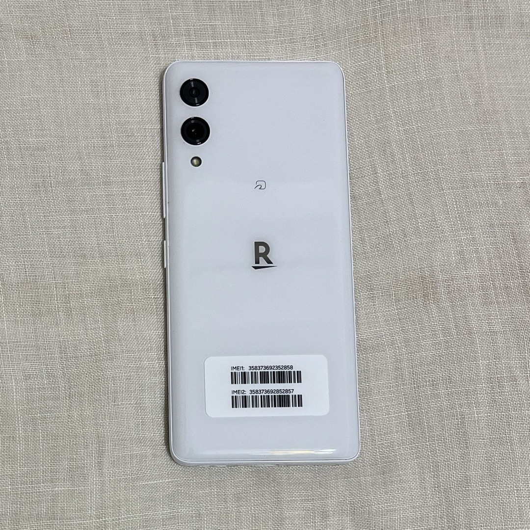 Rakuten(ラクテン)のRakuten Hand 5G ホワイト 128 GB スマホ/家電/カメラのスマートフォン/携帯電話(スマートフォン本体)の商品写真