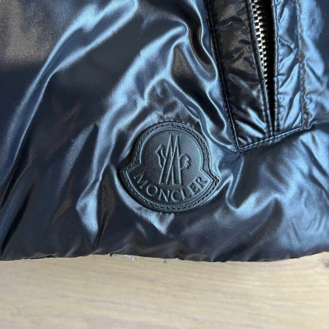 MONCLER(モンクレール)のモンクレール　ノワールケイニノミヤ　コラボ　ダウンジャケット　黒　フラワー　０ レディースのジャケット/アウター(ダウンジャケット)の商品写真