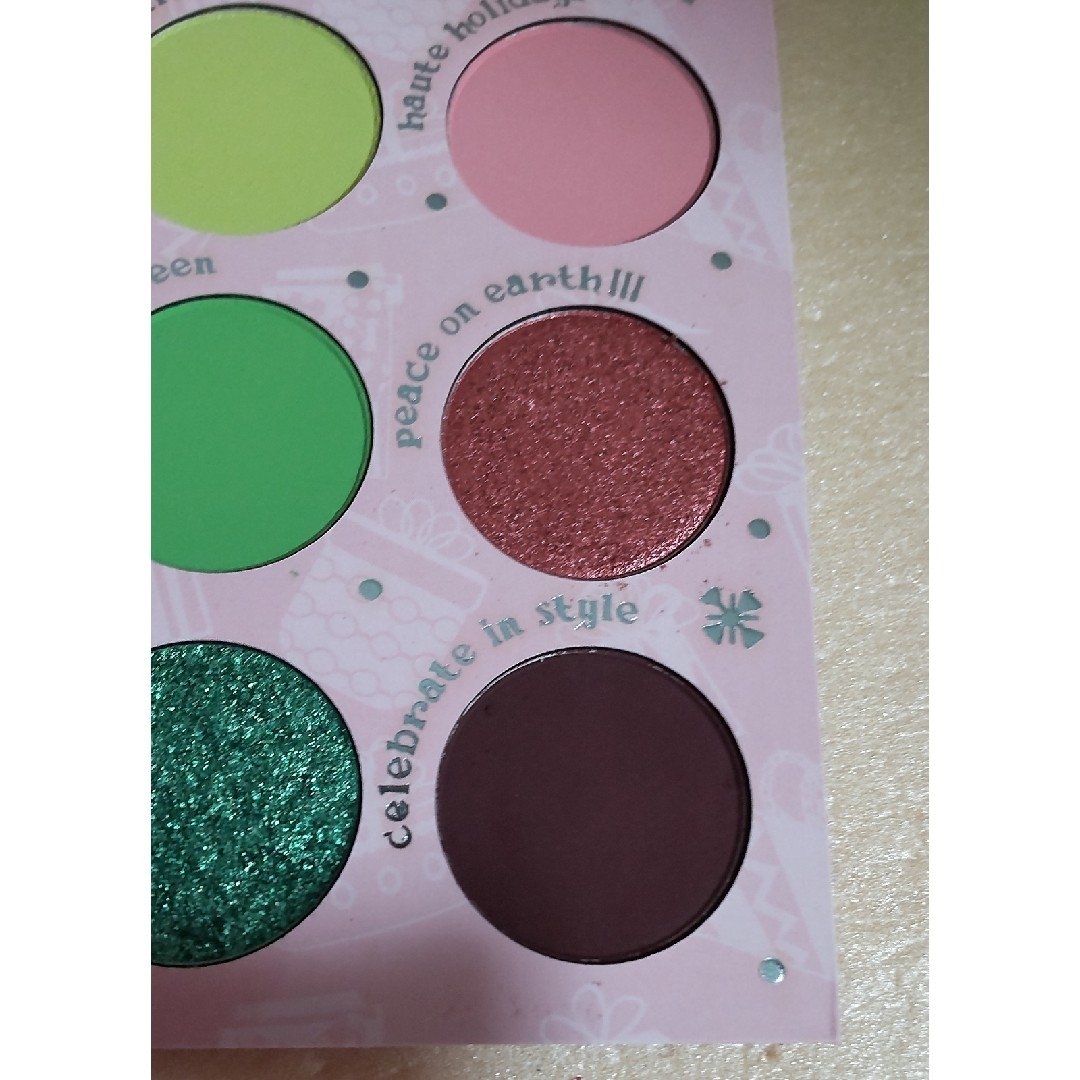 colourpop(カラーポップ)の【未使用※】カラーポップ　アイシャドウパレットHolidays! Holiday コスメ/美容のベースメイク/化粧品(アイシャドウ)の商品写真