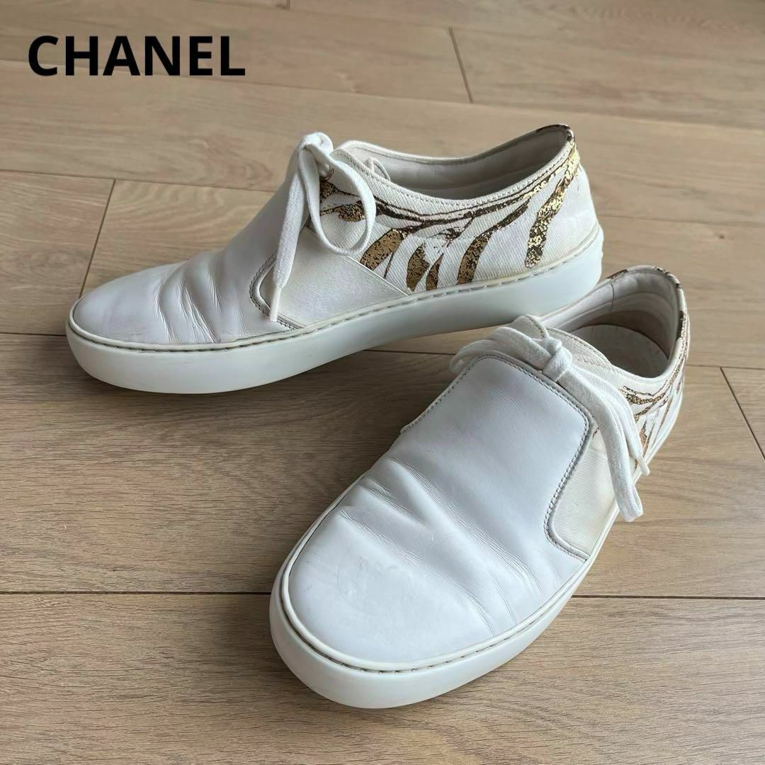 CHANEL(シャネル)のシャネル　スリッポンスニーカー　キャンバス切り替え　ボタニカル柄　37サイズ レディースの靴/シューズ(スニーカー)の商品写真