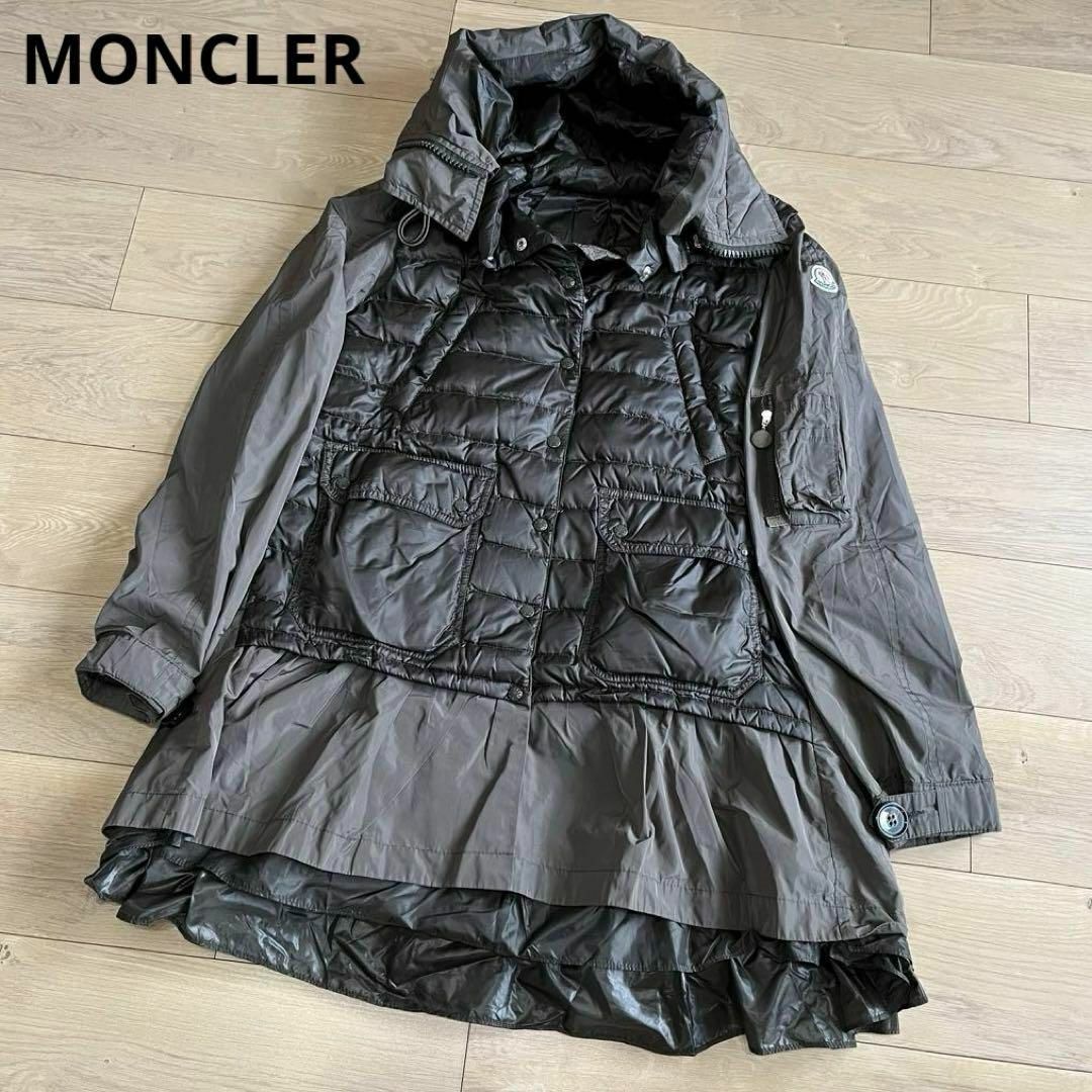 MONCLER(モンクレール)のモンクレール　sacai　コラボ　SACHIYO　ダウンジャケット　コート　２ レディースのジャケット/アウター(ダウンジャケット)の商品写真