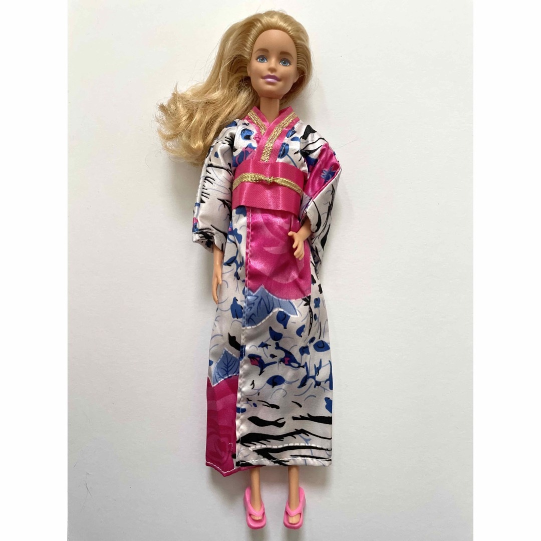 Barbie(バービー)のバービー　着物　本体 エンタメ/ホビーのおもちゃ/ぬいぐるみ(キャラクターグッズ)の商品写真