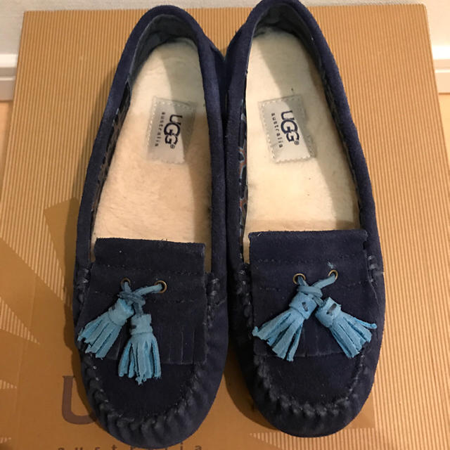 UGG   売り切り UGGLizzy タッセル付ムートンモカシンスリッポン