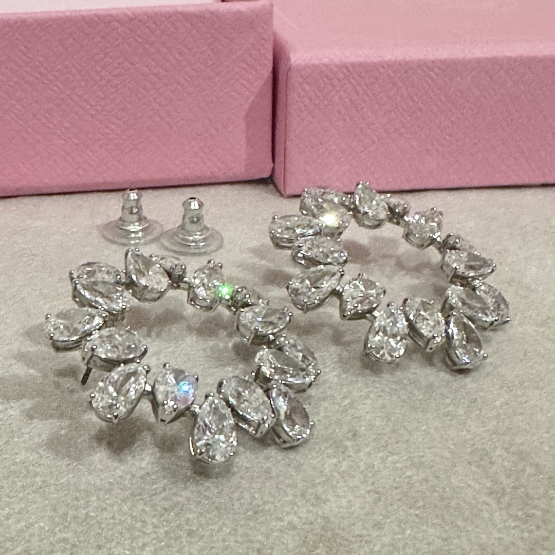 SwarovskiのMilleniaペアカットクリスタルフープピアス