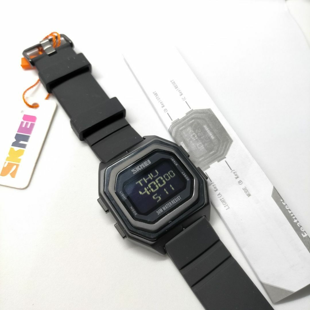 30m防水ウォッチ デジタル腕時計 デュアルタイムスクエア角型ブラック黒B メンズの時計(腕時計(デジタル))の商品写真