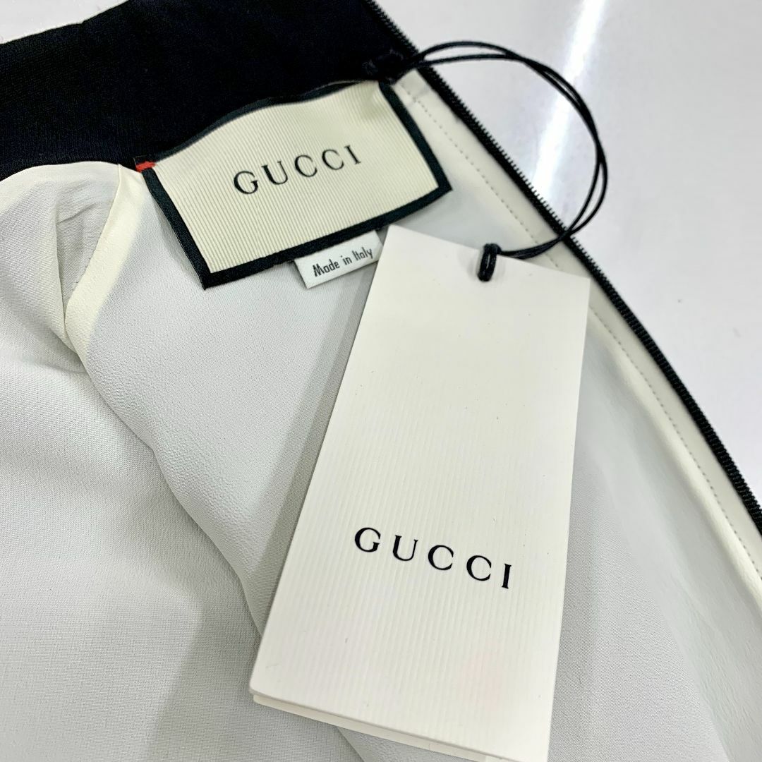 Gucci(グッチ)の8061 未使用 グッチ タイガーチェーン ベルト付き 半袖 ワンピース レディースのワンピース(ミニワンピース)の商品写真