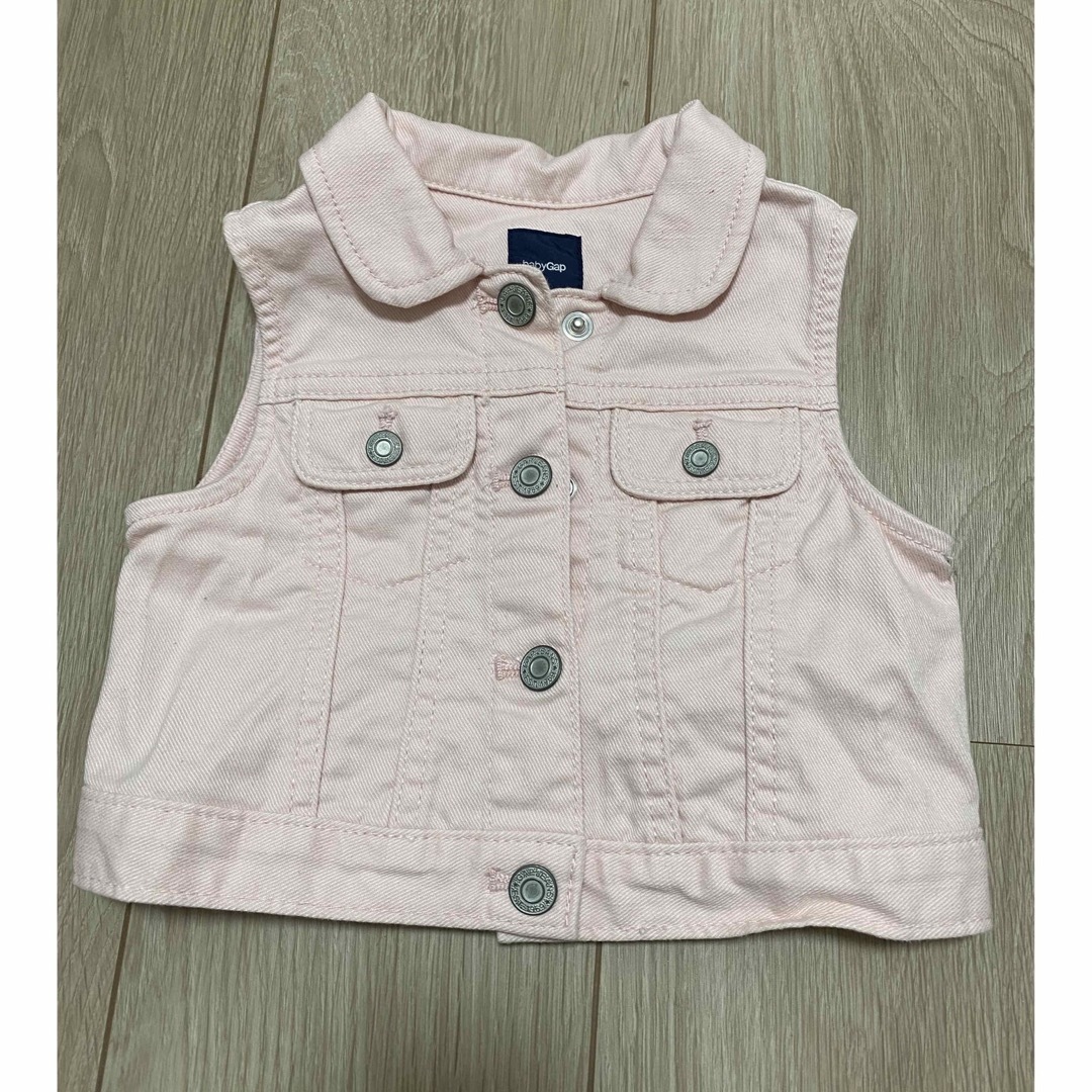 babyGAP(ベビーギャップ)のbabygap 18-24m デニムベスト キッズ/ベビー/マタニティのキッズ服女の子用(90cm~)(ジャケット/上着)の商品写真