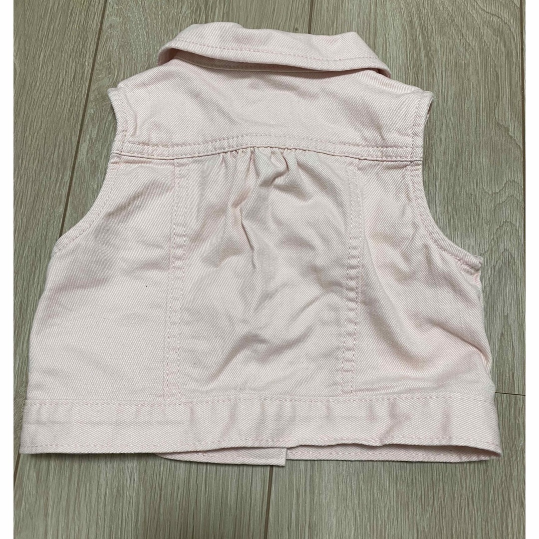 babyGAP(ベビーギャップ)のbabygap 18-24m デニムベスト キッズ/ベビー/マタニティのキッズ服女の子用(90cm~)(ジャケット/上着)の商品写真